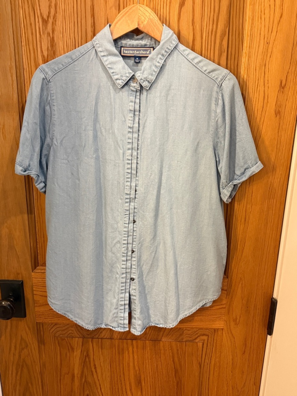 Light Chambray Short-Sleeve Button-Down Shirt - Men